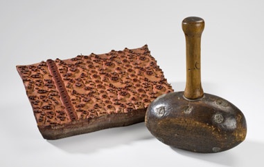 Druckform (Model) und Hammer (Stadtmuseum Gera CC BY-NC-SA)