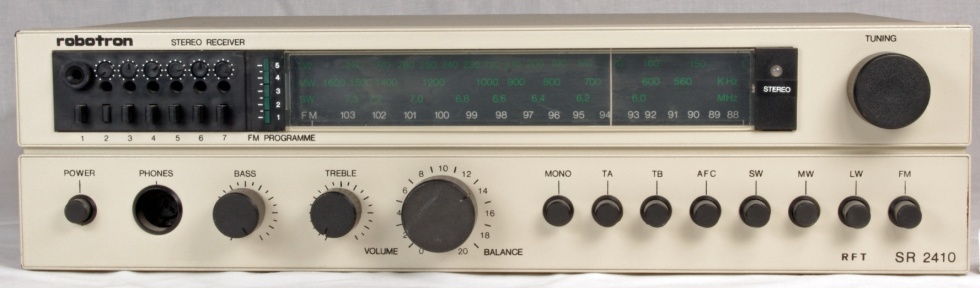 Stereo Receiver SR 2410 RFT (Historisch-Technisches Museum Sömmerda CC BY-NC-SA)