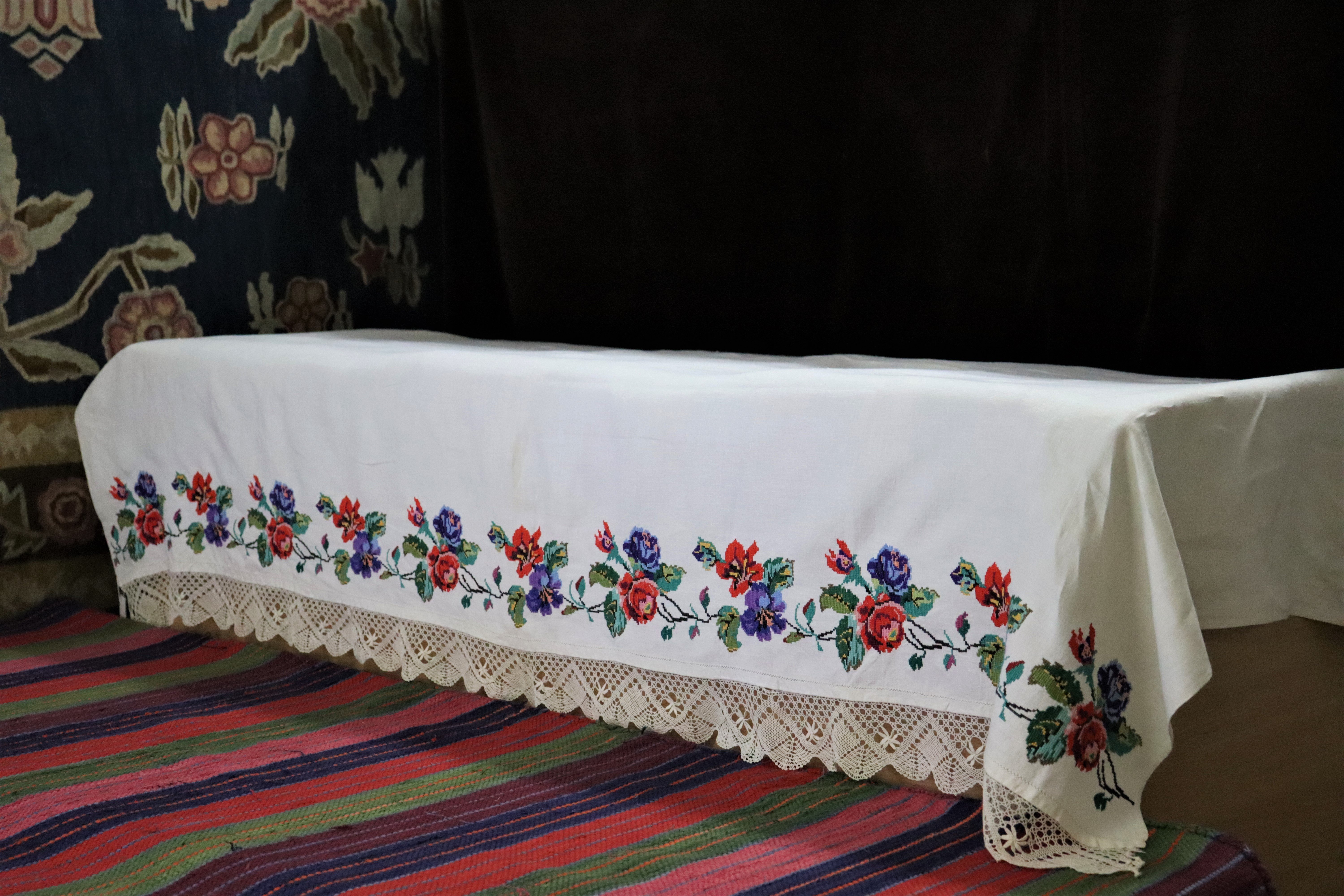 Покривало для ліжка (Прилуцький краєзнавчий музей ім. В. І. Маслова CC BY-NC-SA)