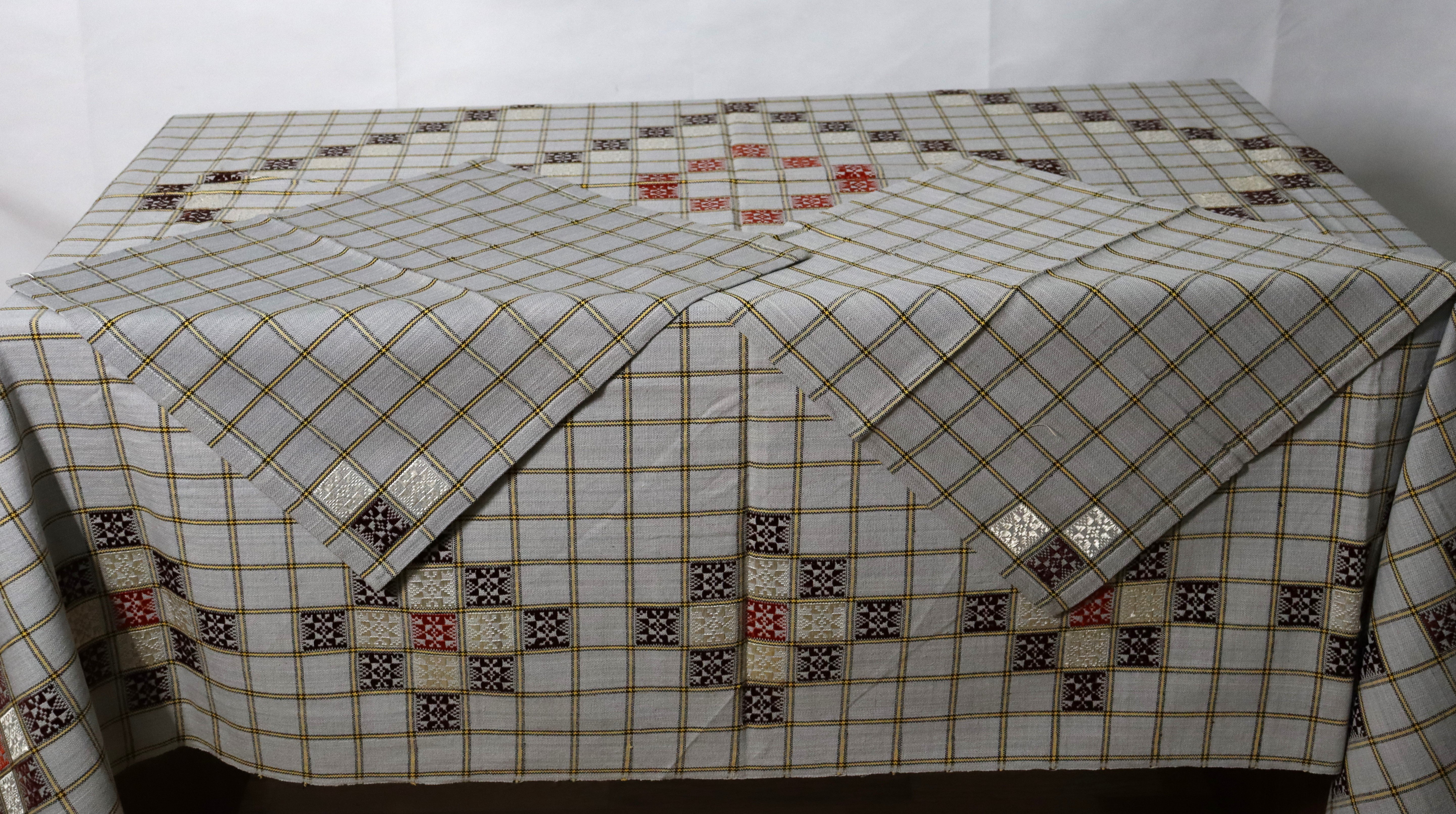 Скатертина з серветками (Прилуцький краєзнавчий музей ім. В. І. Маслова CC BY-NC-SA)