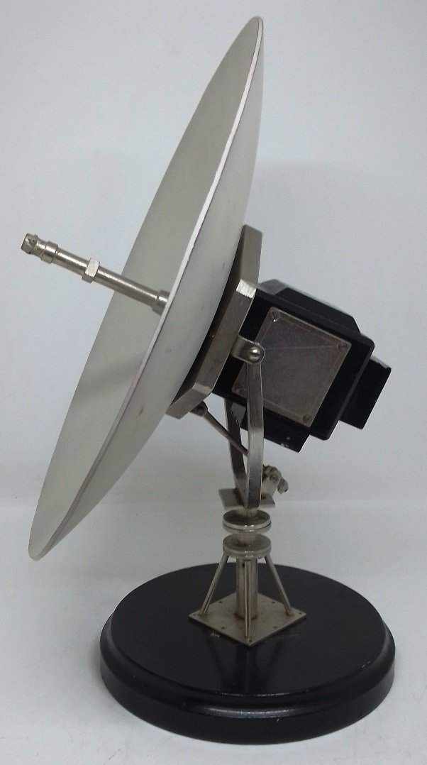 Сувенір - макет антени (Державний політехнічний музей імені Бориса Патона CC BY-NC-SA)