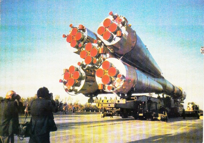 Листівка "Транспортування ракети на стартову позицію", 1985 (Державний політехнічний музей імені Бориса Патона CC BY-NC-SA)