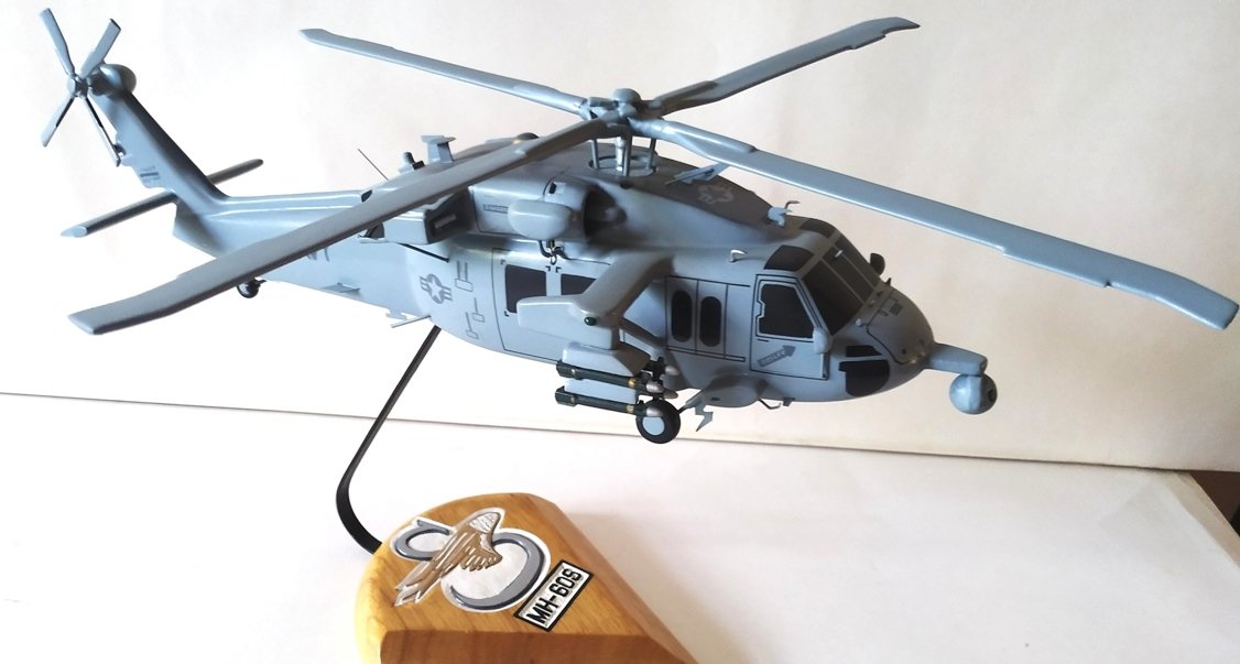 Модель гелікоптера МН-60S (Державний політехнічний музей імені Бориса Патона CC BY-NC-SA)
