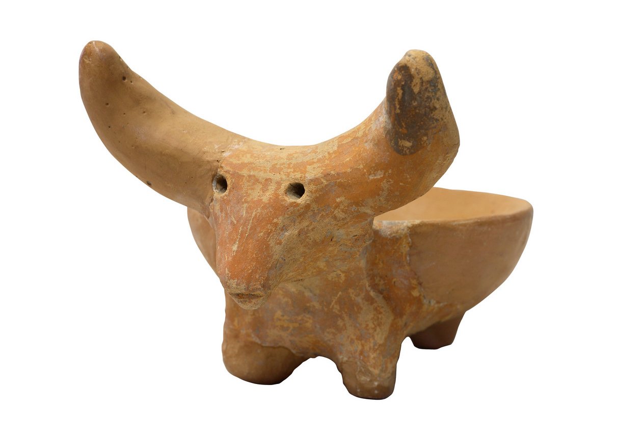 Чаша зооморфна з головою бика (Національний музей історії України CC BY-NC-SA)