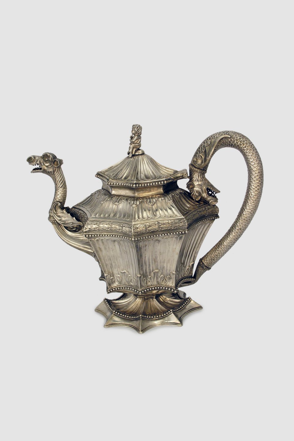 Чайник у стилі шинуазрі (Національний музей історії України CC BY-NC-SA)
