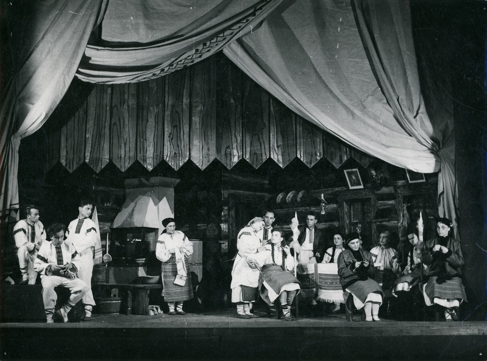 Сцена з вистави «Украдене щастя». Пряшів, 1956 (Дім Франка / Franko House CC BY-NC-SA)