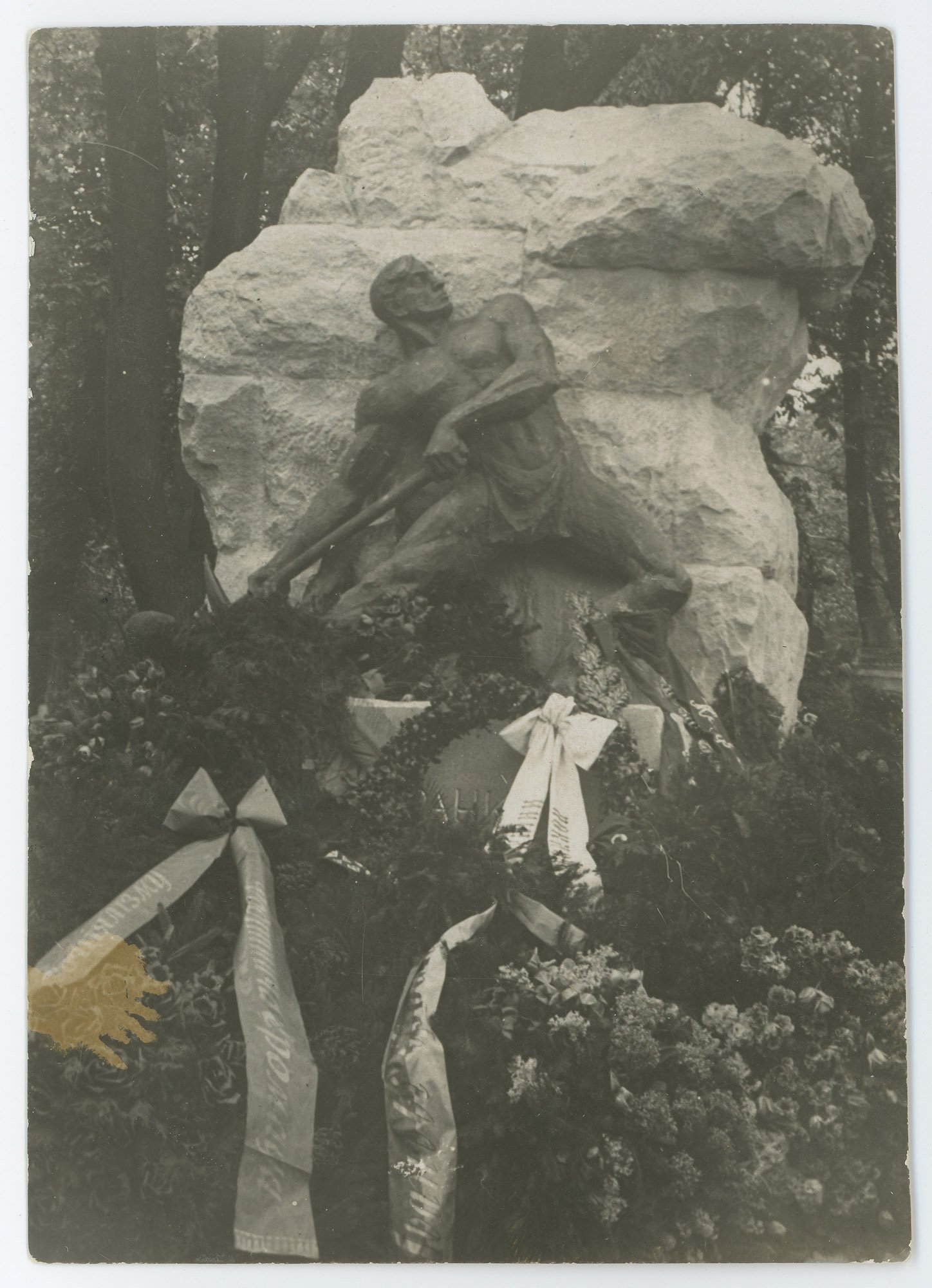 Фото. Пам'ятник на могилі Франка, 1933 (Дім Франка / Franko House CC BY-NC-SA)
