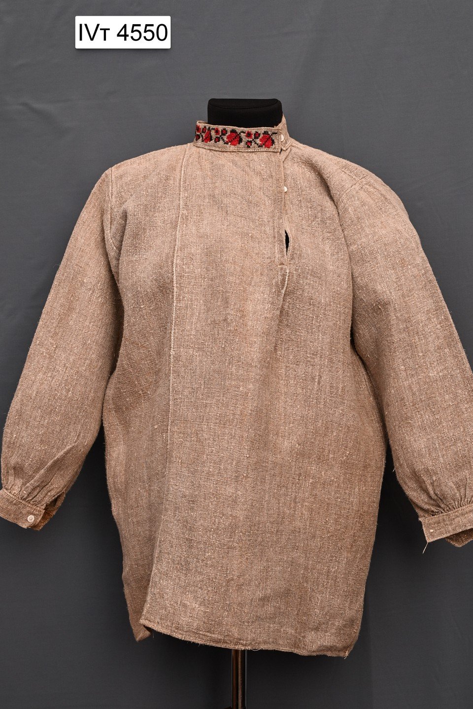 Сорочка чоловіча вишита (Рівненський обласний краєзнавчий музей CC BY-NC-SA)
