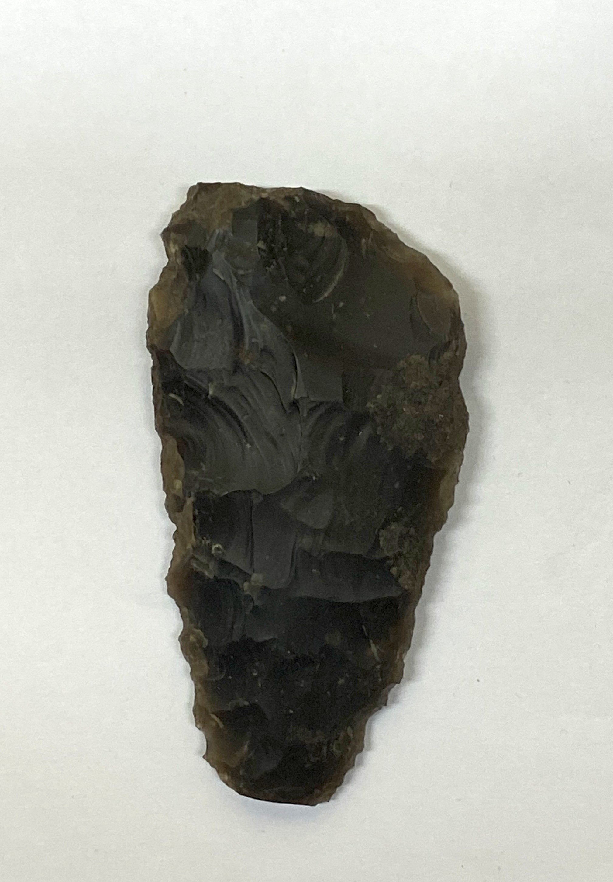 Крем'яна сокира VI-IV тис. до н.е. (Рівненський обласний краєзнавчий музей CC BY-NC-SA)