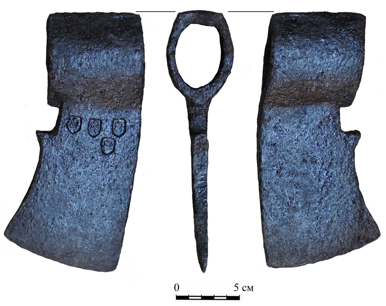 Сокира бойова XVI-XVII ст. (Рівненський обласний краєзнавчий музей CC BY-NC-SA)