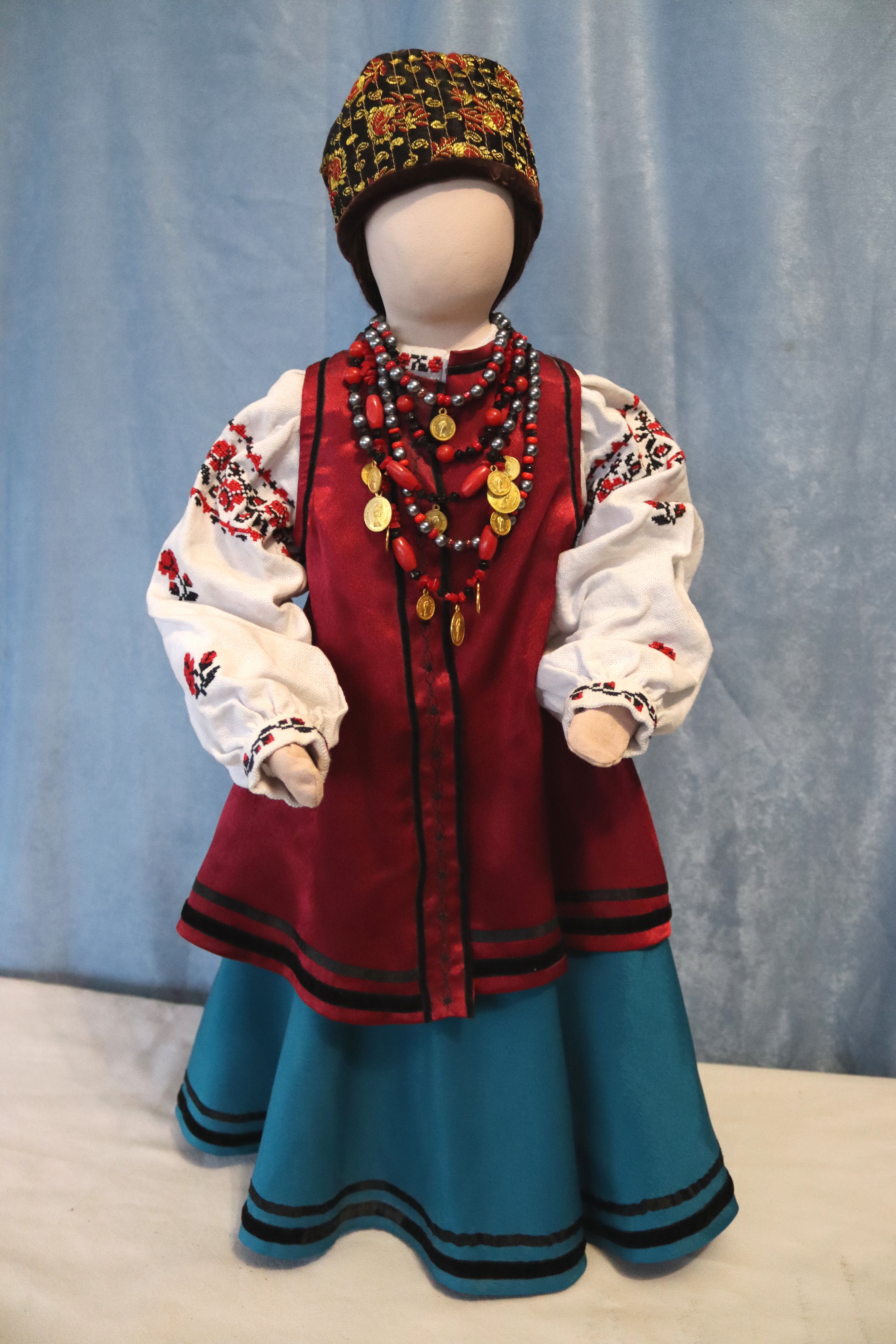 Лялька у вбранні Півдня України (Охтирський міський краєзнавчий музей CC BY-NC-SA)