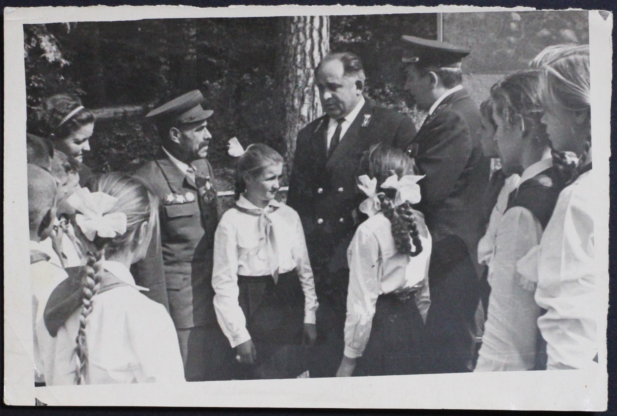 Зустріч піонерів з учасниками Другої Світової війни (Кременецький краєзнавчий музей CC BY-NC-SA)