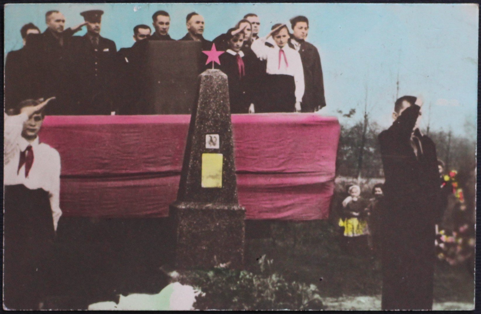 Відкриття пам'ятника комсомолкам партизанкам-розвідникам (Кременецький краєзнавчий музей CC BY-NC-SA)