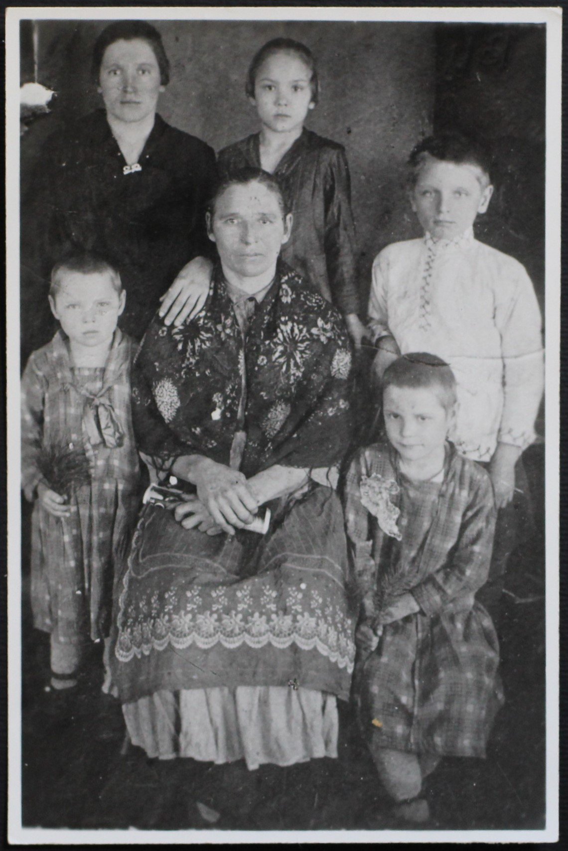 Сім'я Земфіри Пивоварової (Кременецький краєзнавчий музей CC BY-NC-SA)