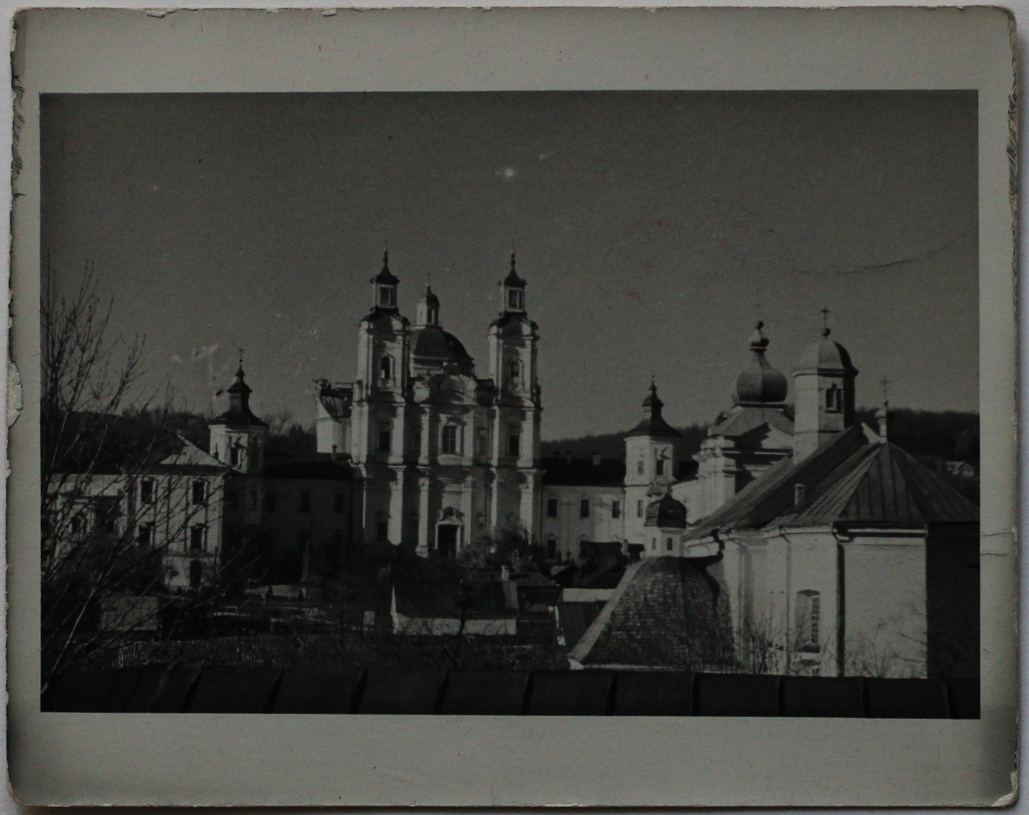 Вид на костел Кременецького ліцею (Кременецький краєзнавчий музей CC BY-NC-SA)