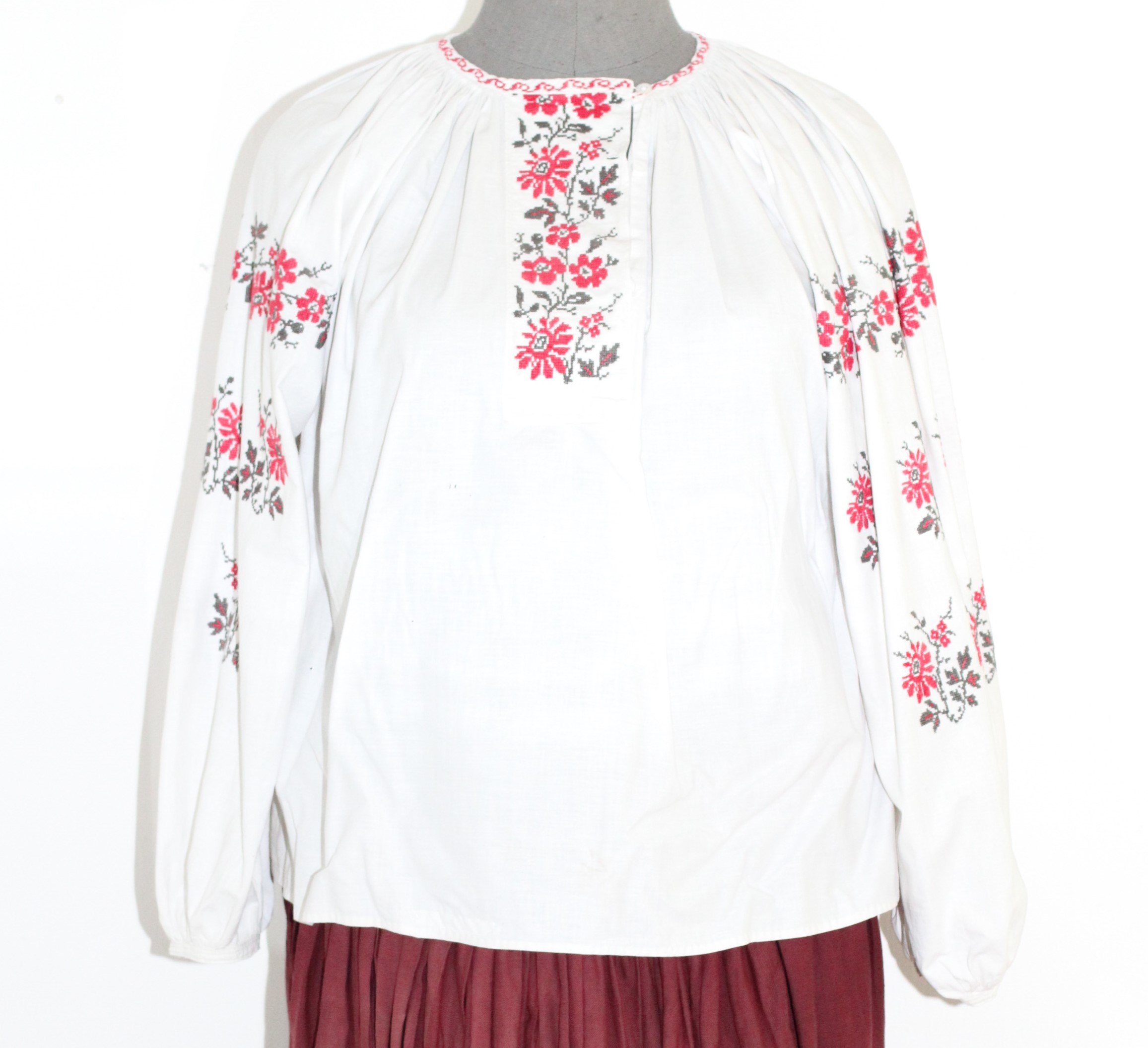 Сорочка (блузка) жіноча вишита (Кременецький краєзнавчий музей CC BY-NC-SA)