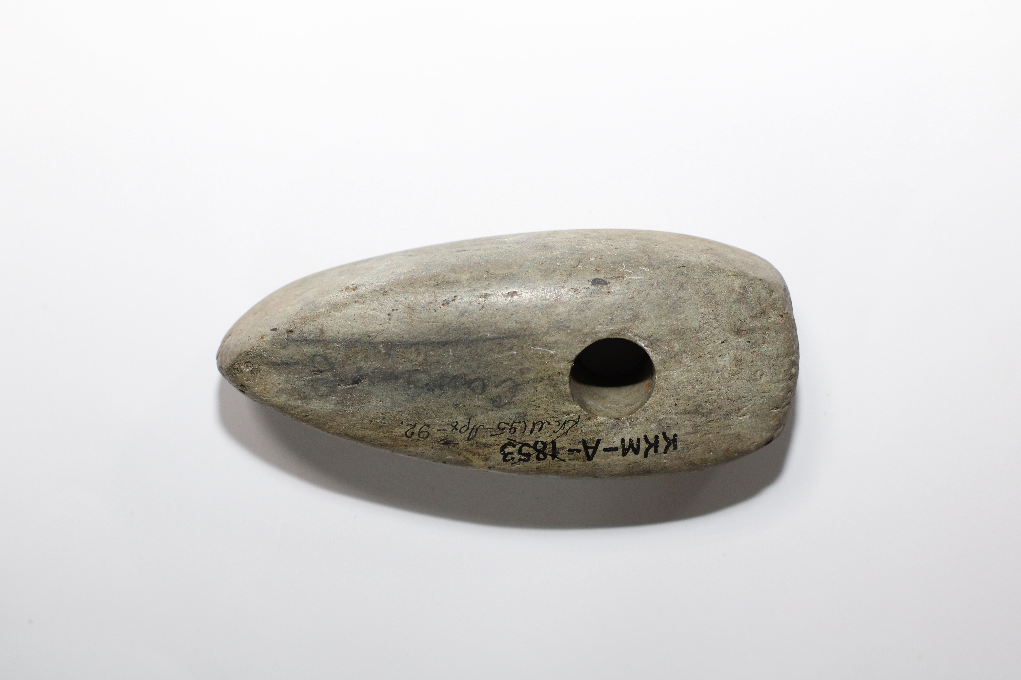 Сокира-молот з каменю (Кременецький краєзнавчий музей CC BY-NC-SA)