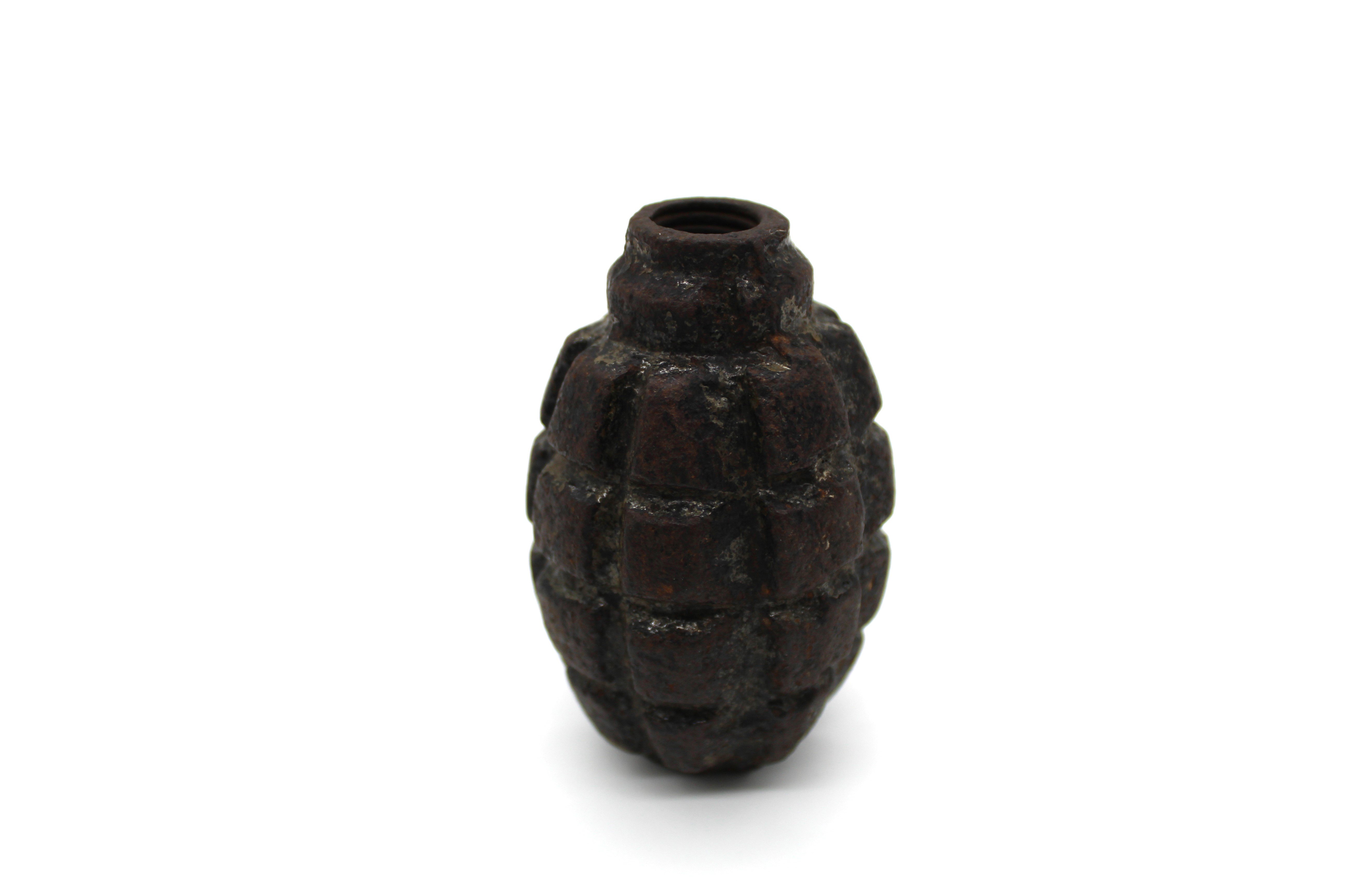 Ручна оборонна граната – Ф-1 (Національний заповідник "Хортиця" CC BY-NC-SA)