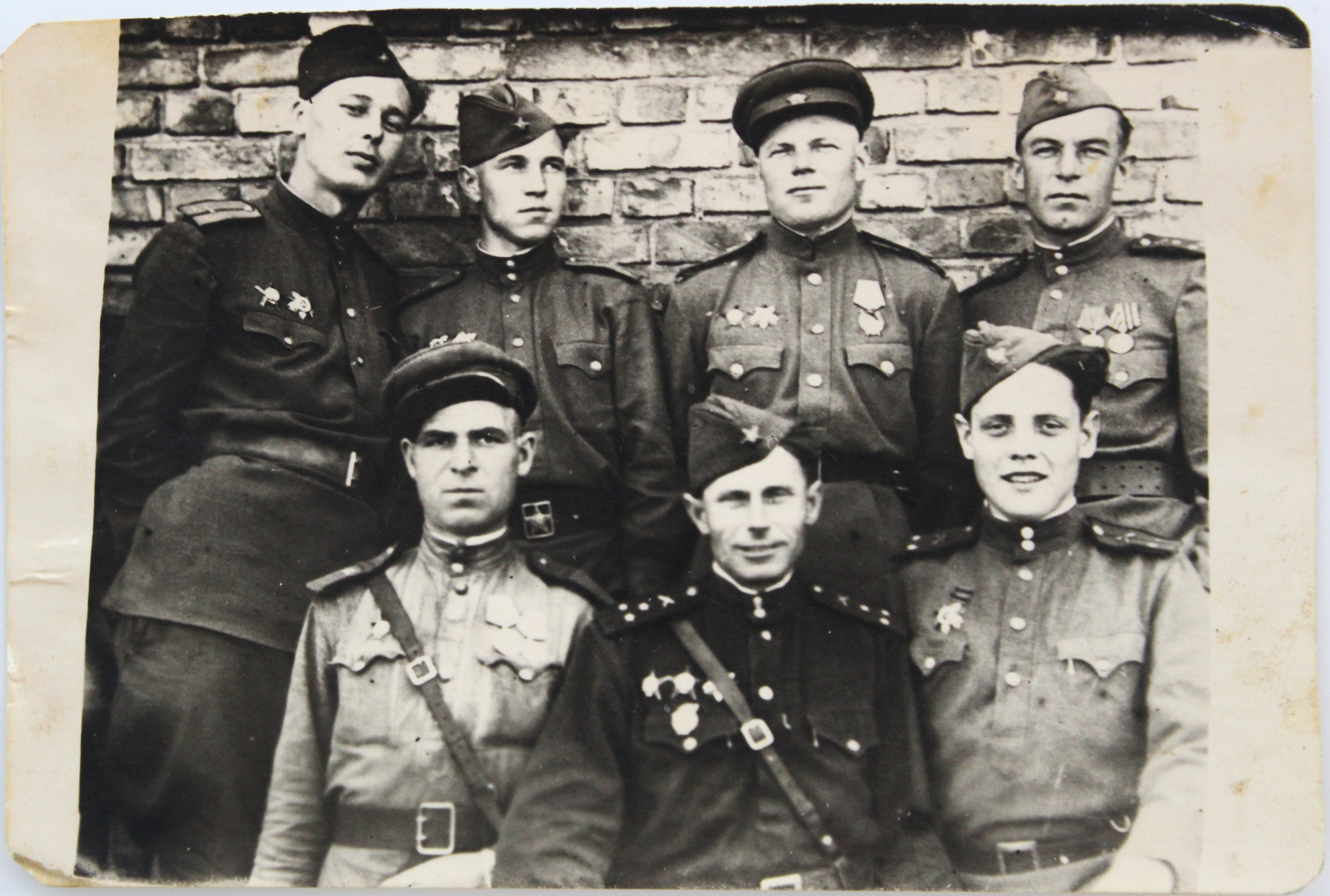 Групове фото військових, Німеччина, 1945 р. (Національний заповідник "Хортиця" CC BY-NC-SA)