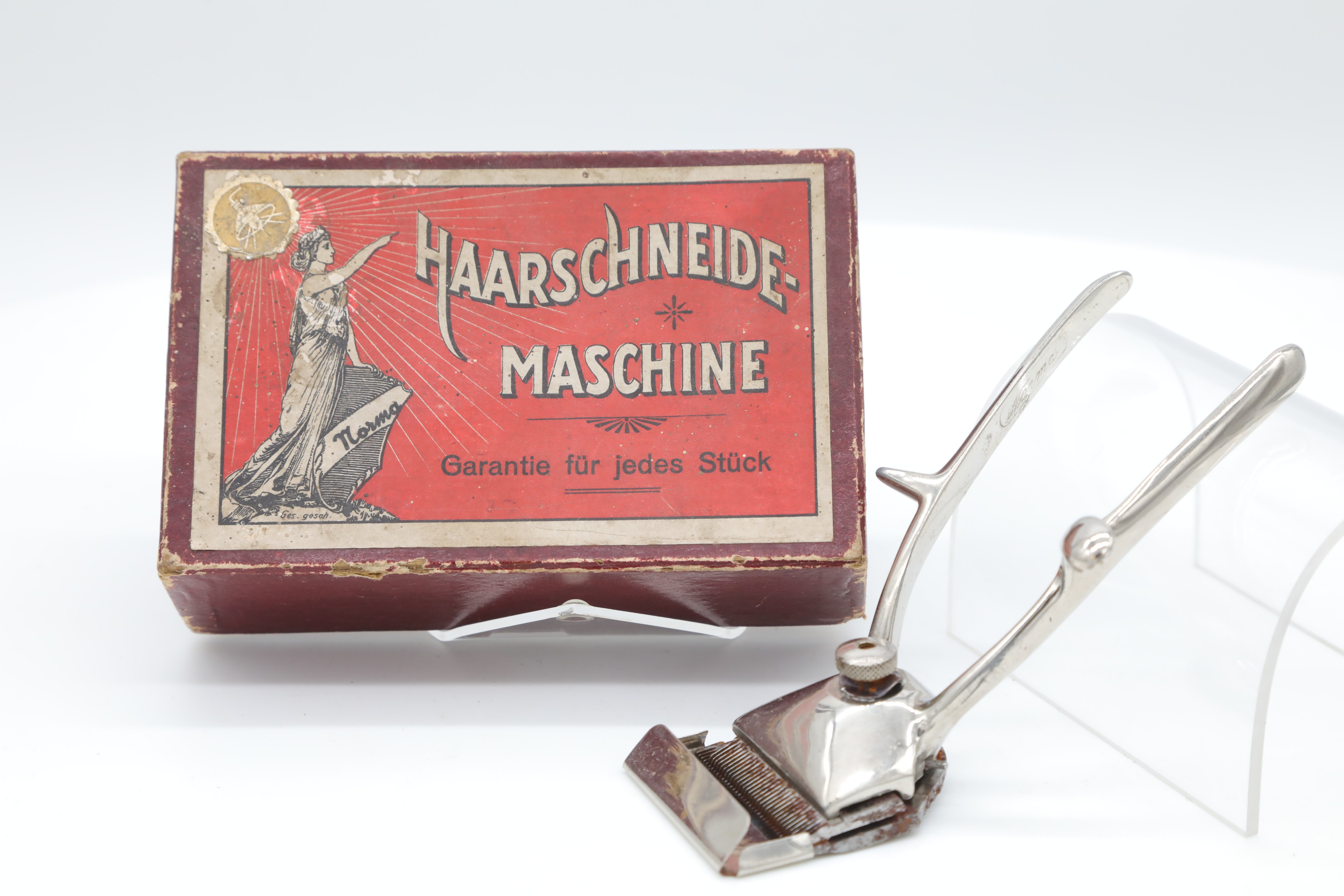 Handhaarschneidemaschine "Norma" in Originalkarton (kult Westmünsterland CC BY-NC-SA)