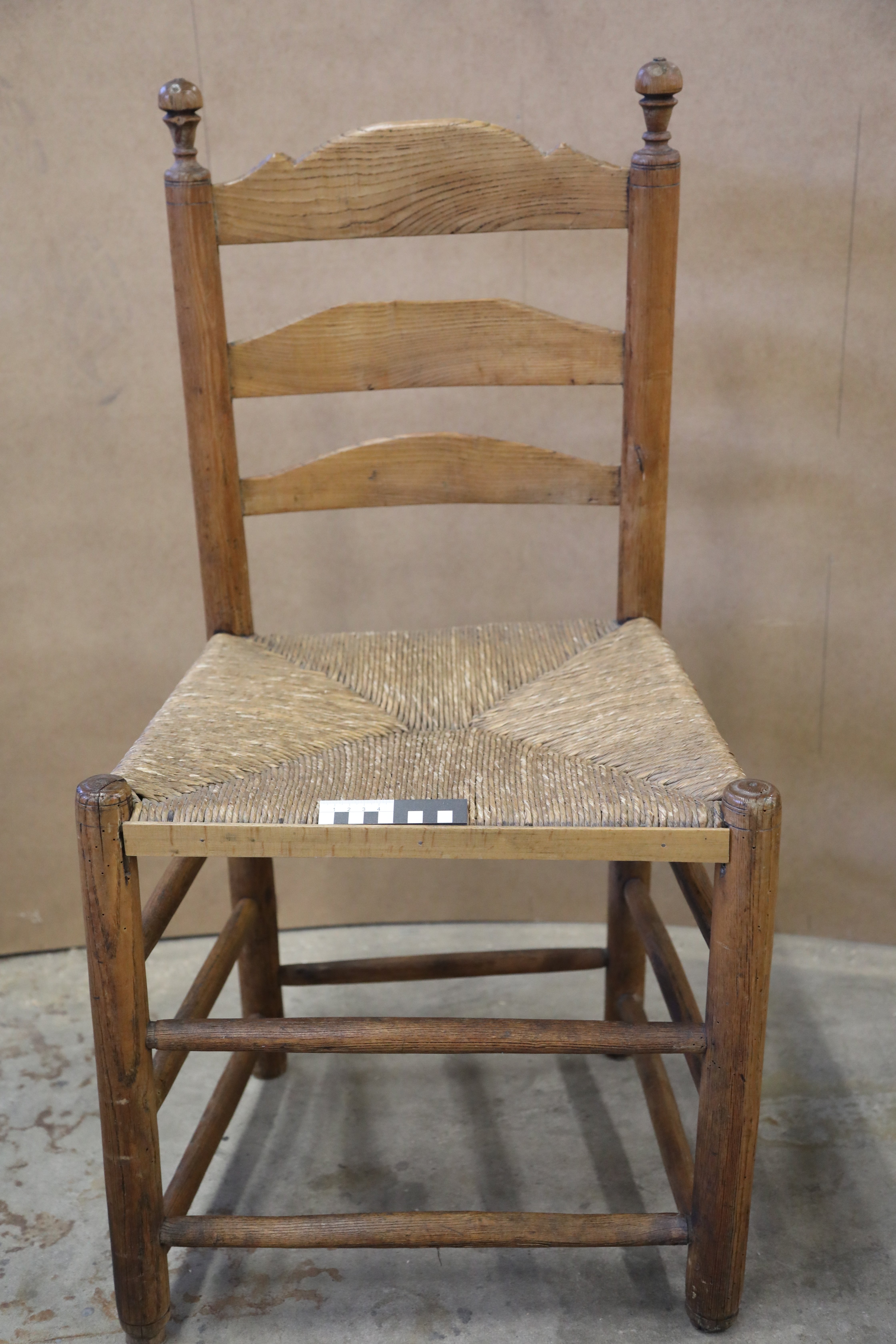 Stuhl mit Sitzfläche aus Binsengeflecht (kult Westmünsterland CC BY-NC-SA)