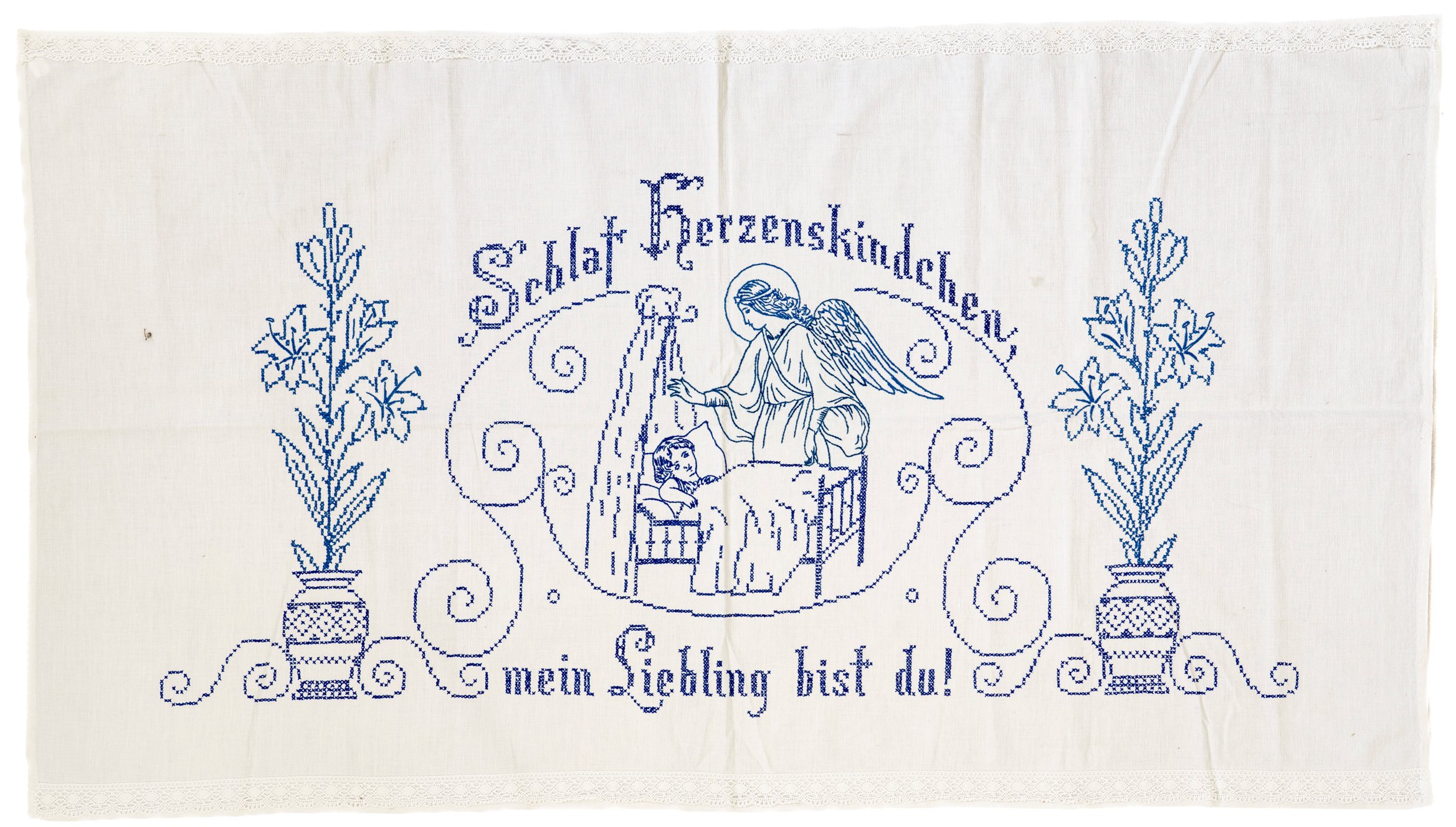 Spruchtuch: Schlaf Herzenskindchen, mein Liebling bist du! (Museum Abtei Liesborn des Kreises Warendorf CC BY-NC-SA)