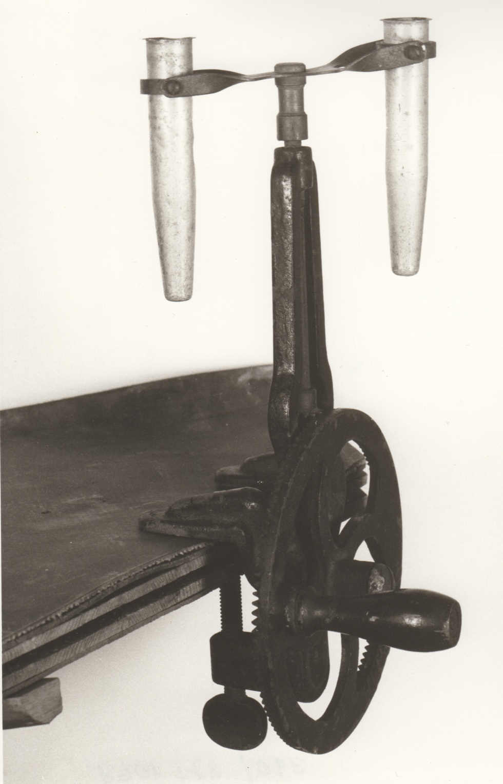 Handzentrifuge (Medizin- und Apothekenmuseum Rhede CC BY-NC-SA)