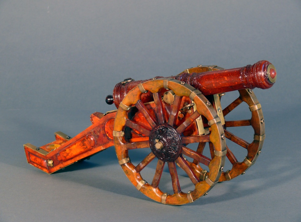 Modell einer Kanone aus Bernstein (Westpreußisches Landesmuseum CC BY-NC-SA)