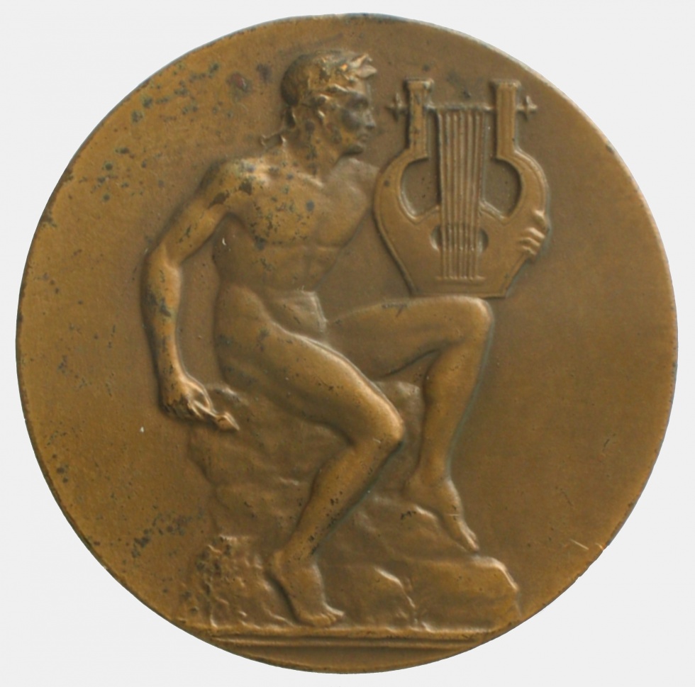 Medaille mit der Abbildung einer männliche Figur mit Lyra (Museen der Stadt Lüdenscheid CC BY-NC-SA)