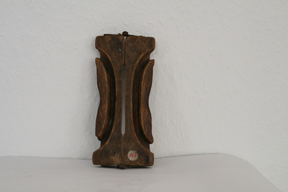 Bügeleisen Holzgriff (Heimatmuseum der Stadt Marsberg CC BY-NC-SA)