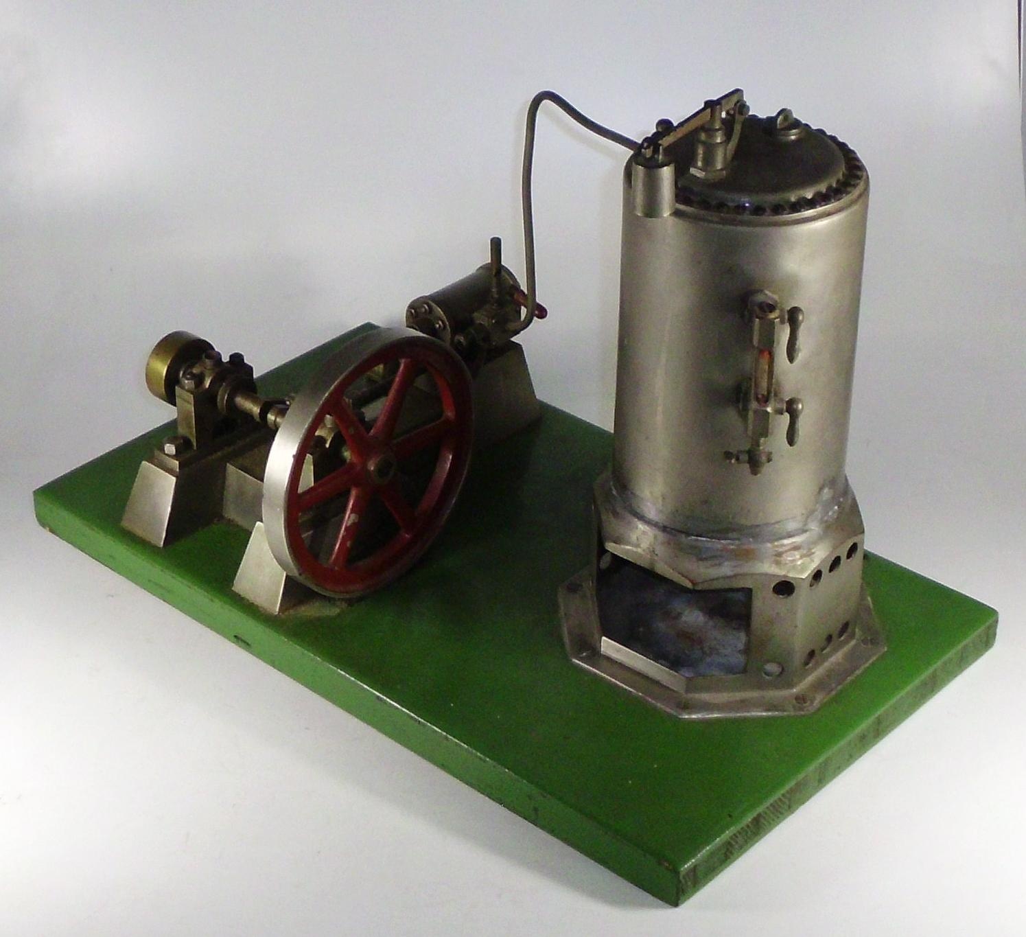 Modell einer Dampfmaschine (DampfLand Leute - Museum Eslohe CC BY-NC-SA)