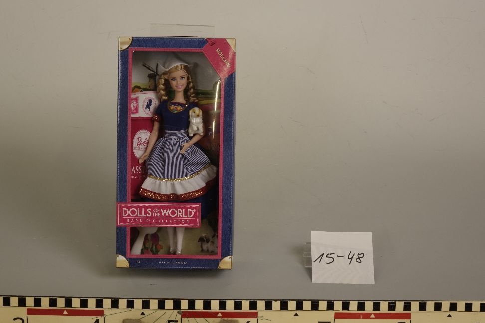 Barbiepuppe in niederländischer "Tracht" (Hamaland-Museum Kreismuseum Borken CC BY-NC-SA)
