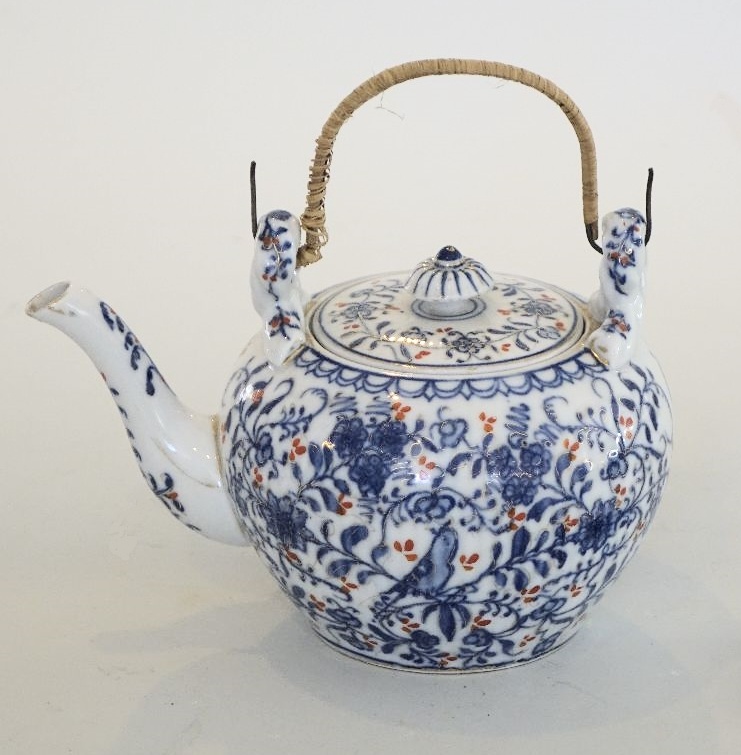Teekanne mit Vogel- und Blumendekor (Hamaland-Museum Kreismuseum Borken CC BY-NC-SA)