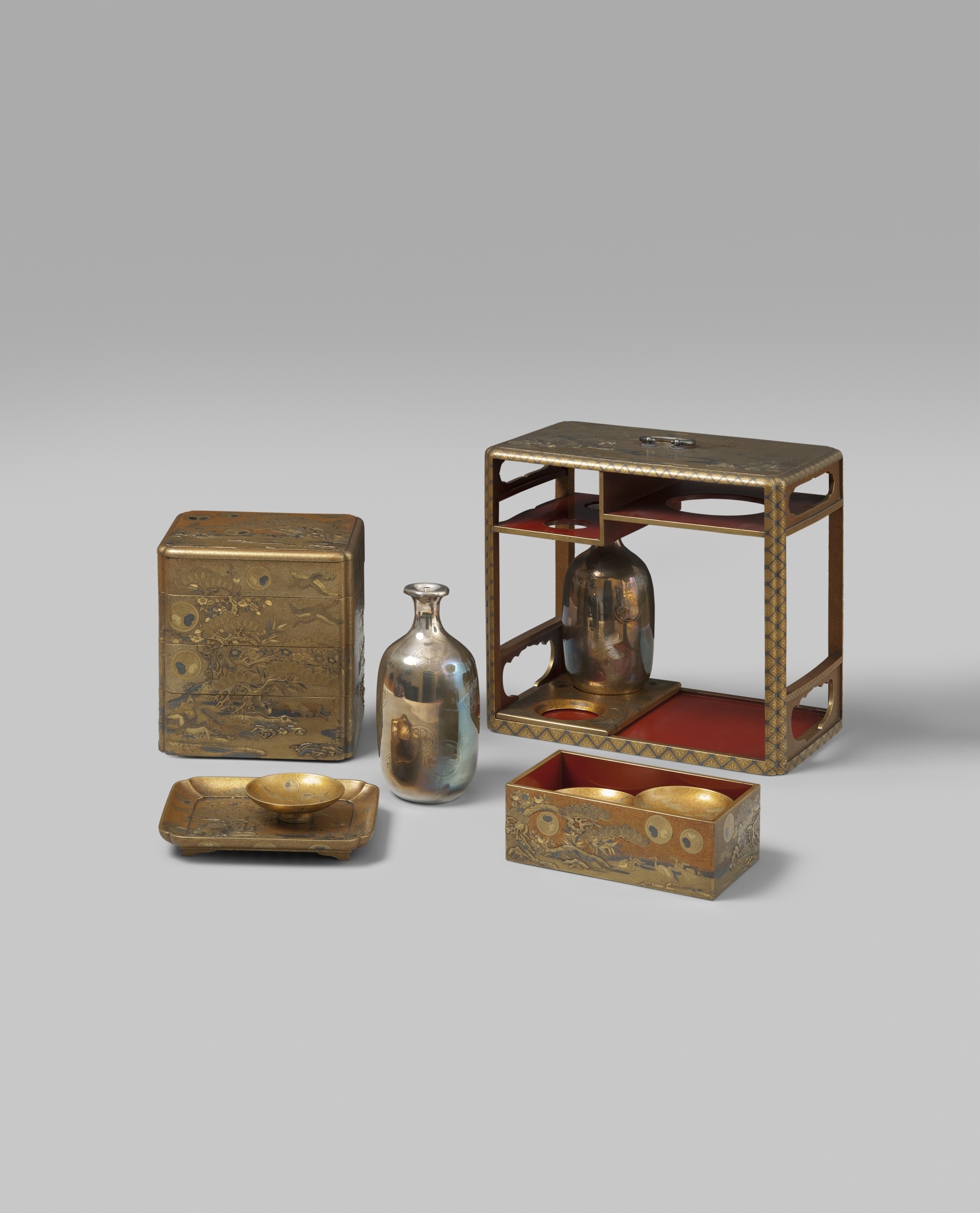 Picknick-Set mit reichem Goldlackdekor (Museum für Lackkunst CC BY-NC-SA)