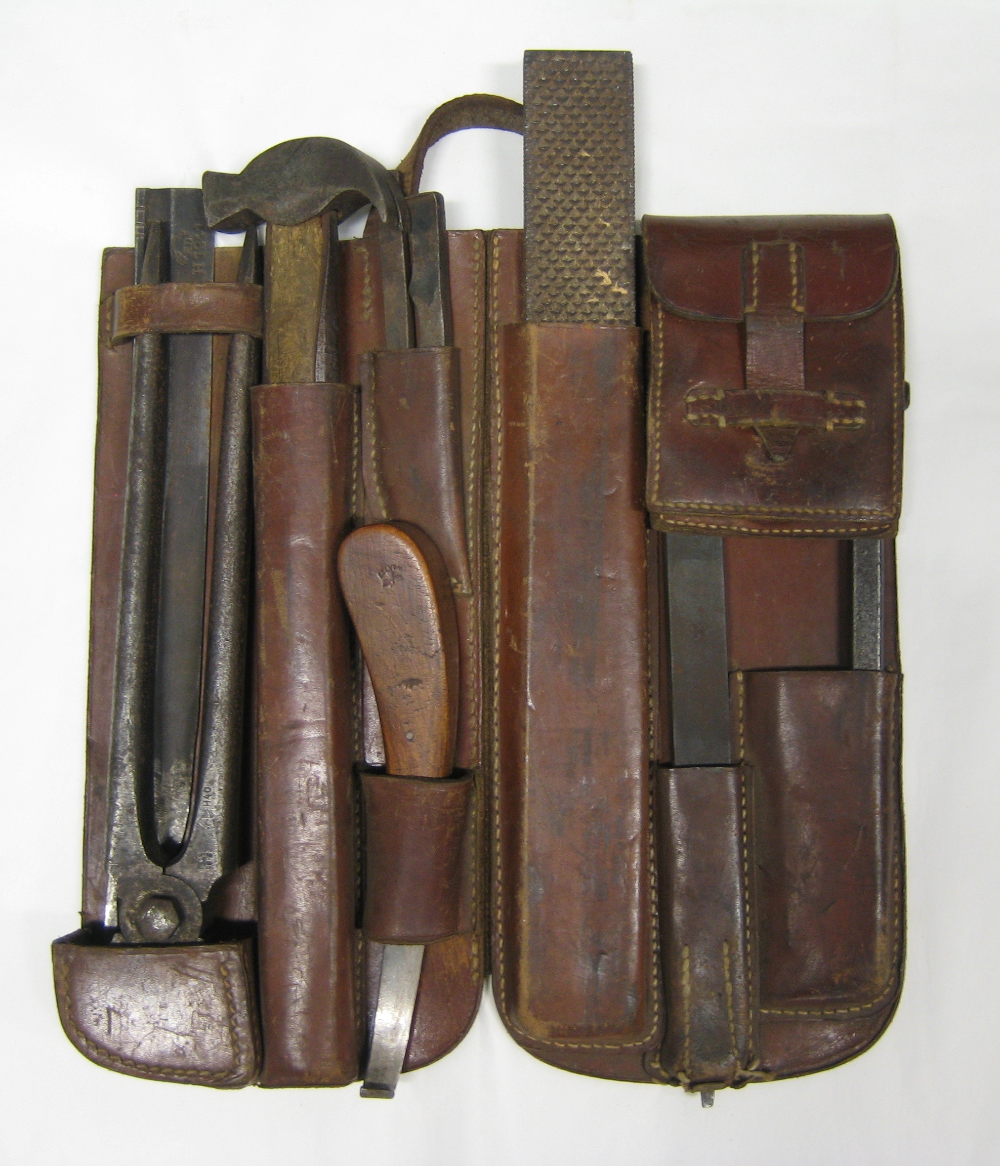 Beschlagzeugtasche aus dem Zweiten Weltkrieg (Westfälisches Pferdemuseum CC BY-NC-SA)