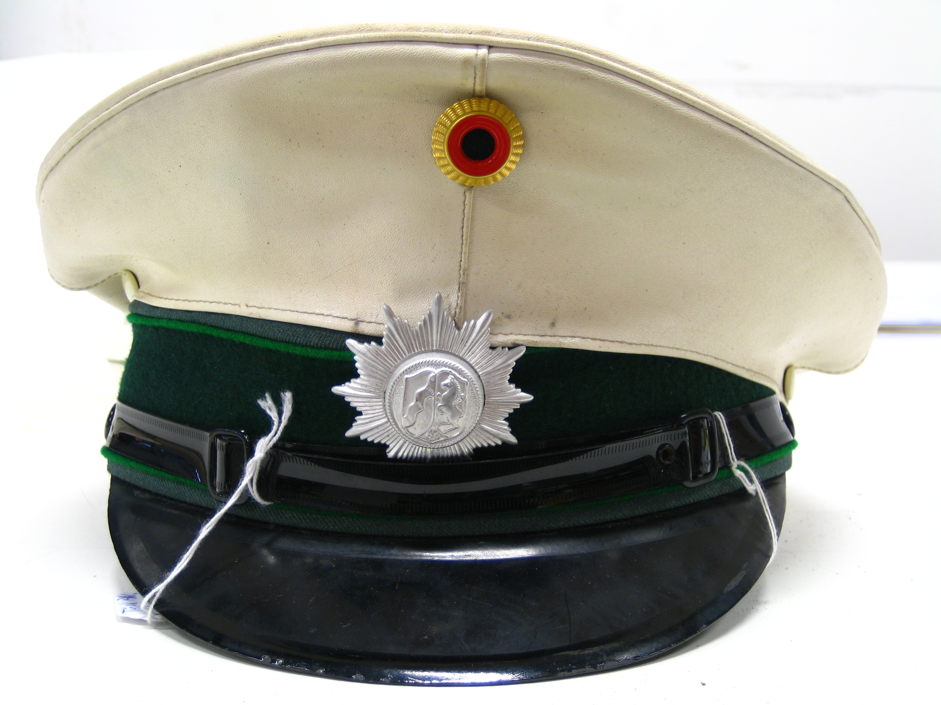 Schirmmütze der Polizei (Westfälisches Pferdemuseum CC BY-NC-SA)