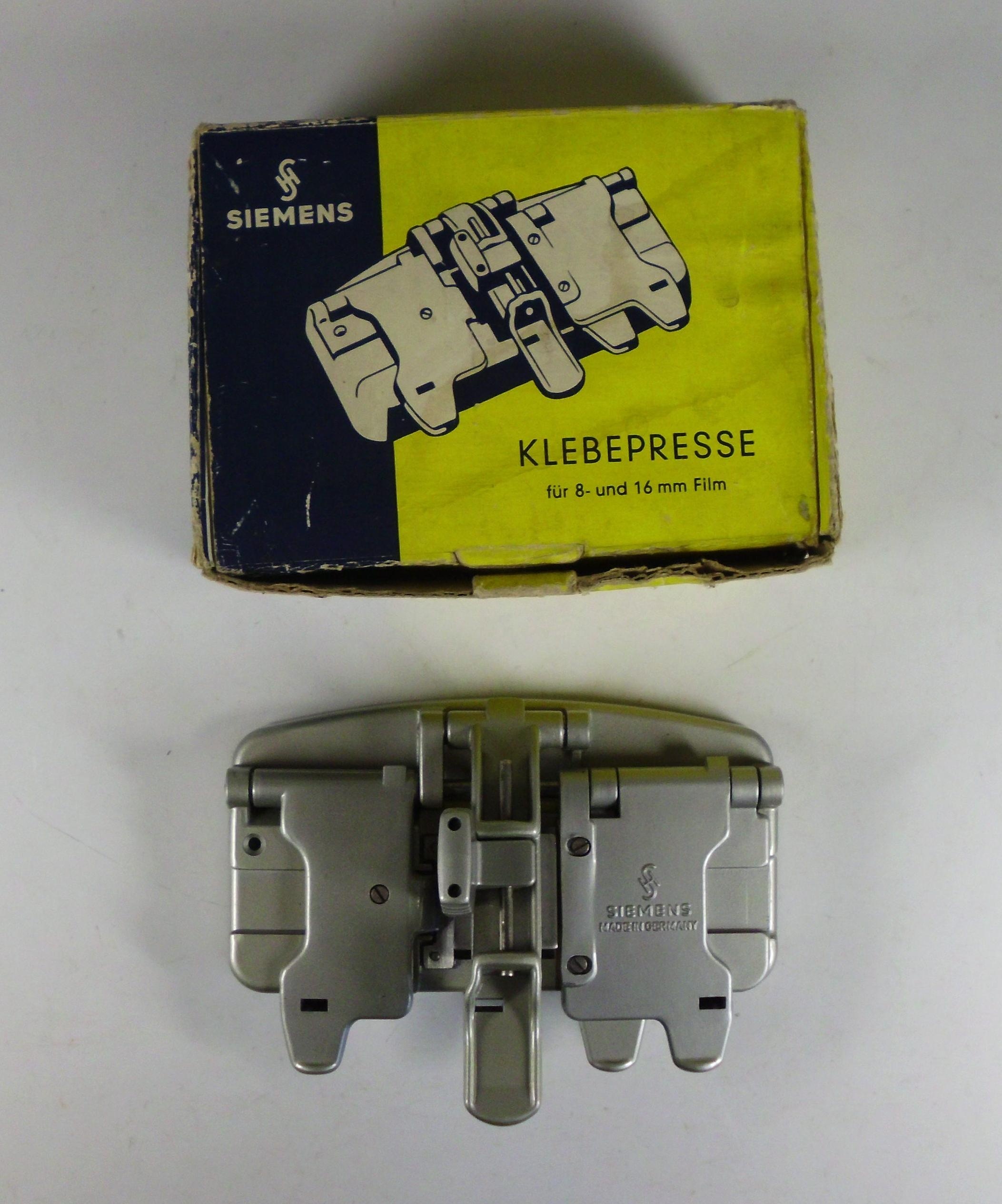 Klebepresse für 8- und 16-mm-Film mit Schachtel (DampfLandLeute - Museum Eslohe CC BY-NC-SA)