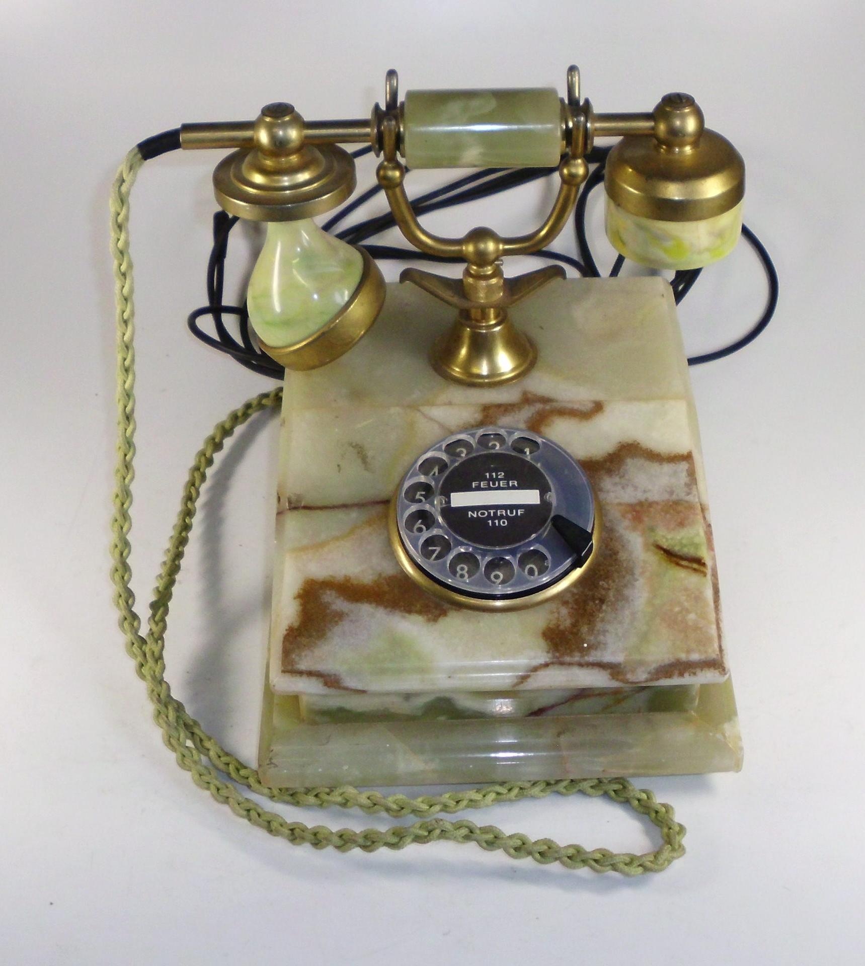 Telefon aus Marmor (DampfLandLeute - Museum Eslohe CC BY-NC-SA)