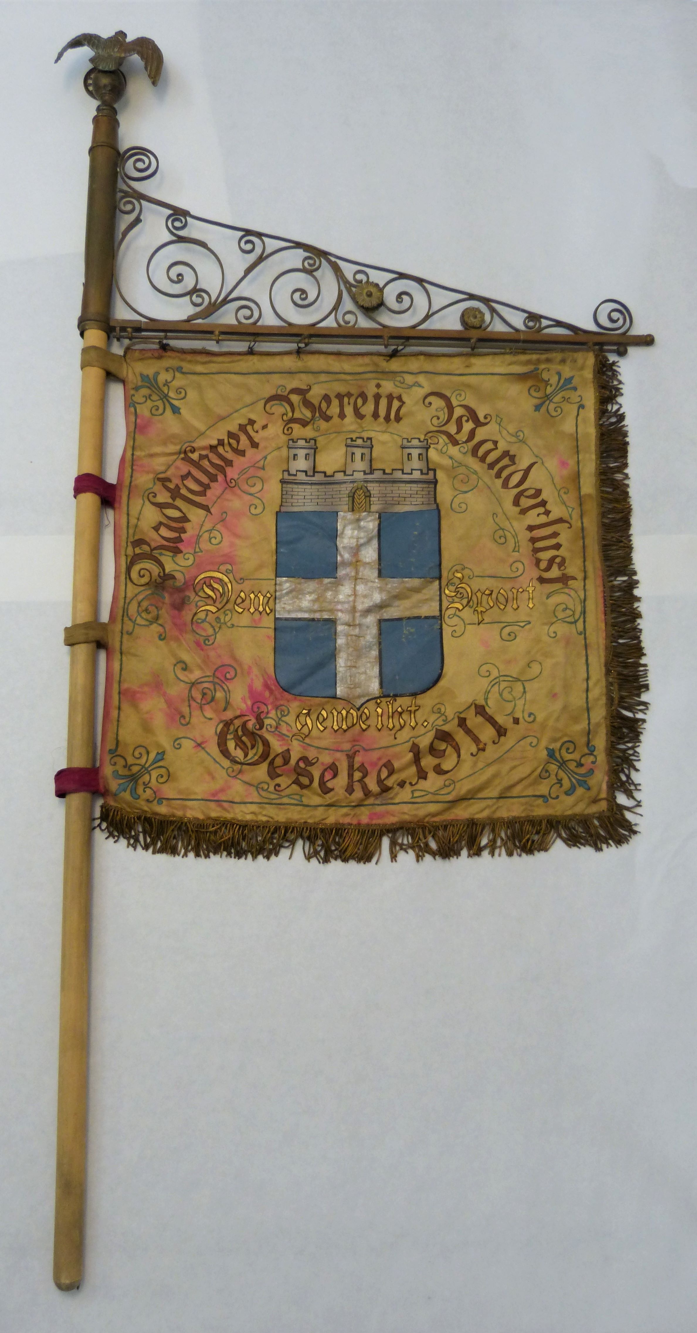 Fahne des Vereins "Radfahrer-Verein Wanderlust Geseke 1911" (Städt. Hellweg-Museum Geseke CC BY-NC-SA)