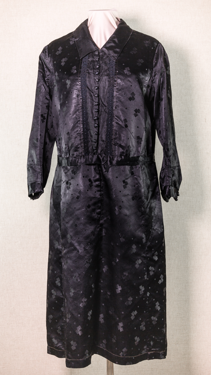Schwarzes Damenkleid aus Seide (Stadtmuseum Lippstadt RR-F)