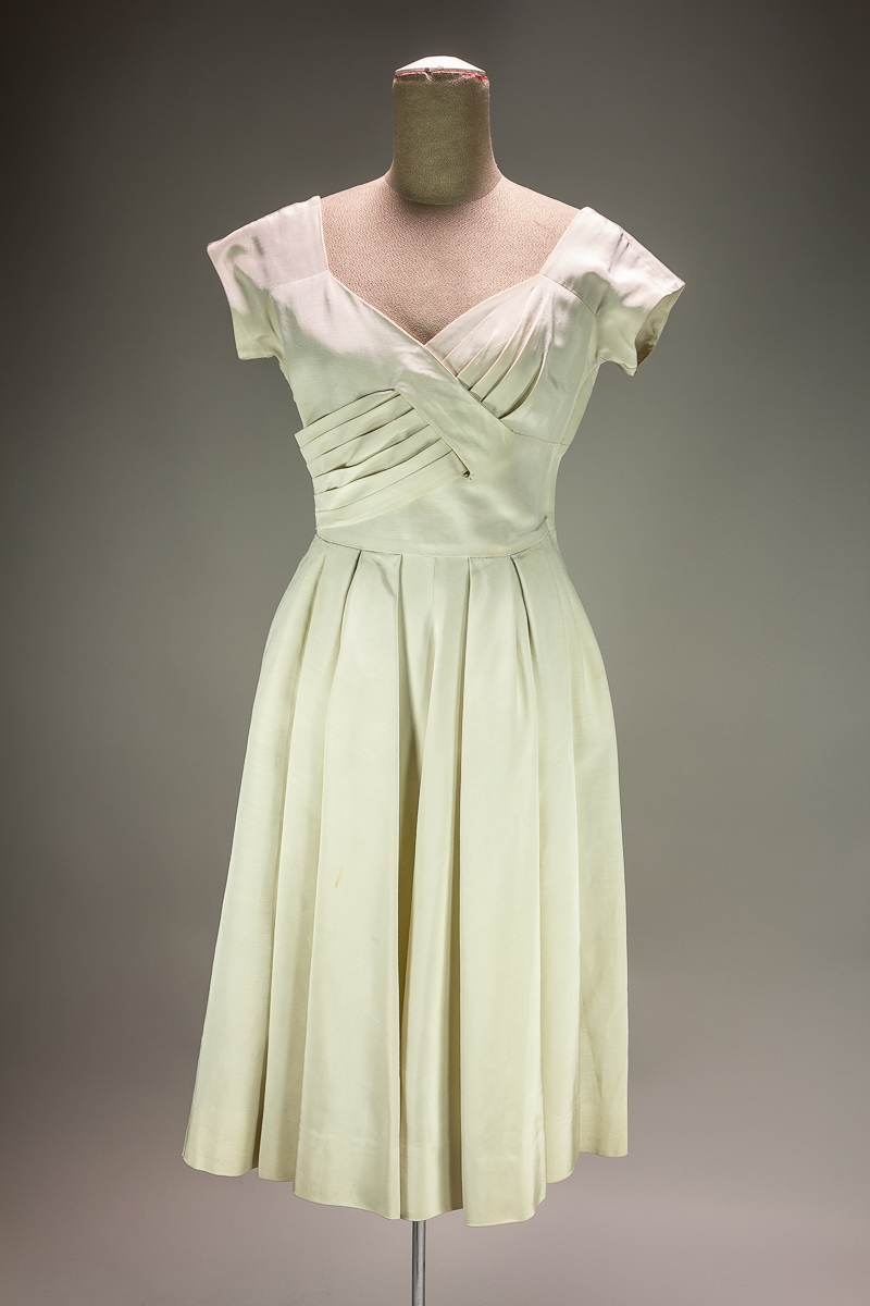 Brautkleid aus Ripsgewebe aus den 1950er Jahren (Stadtmuseum Lippstadt RR-F)