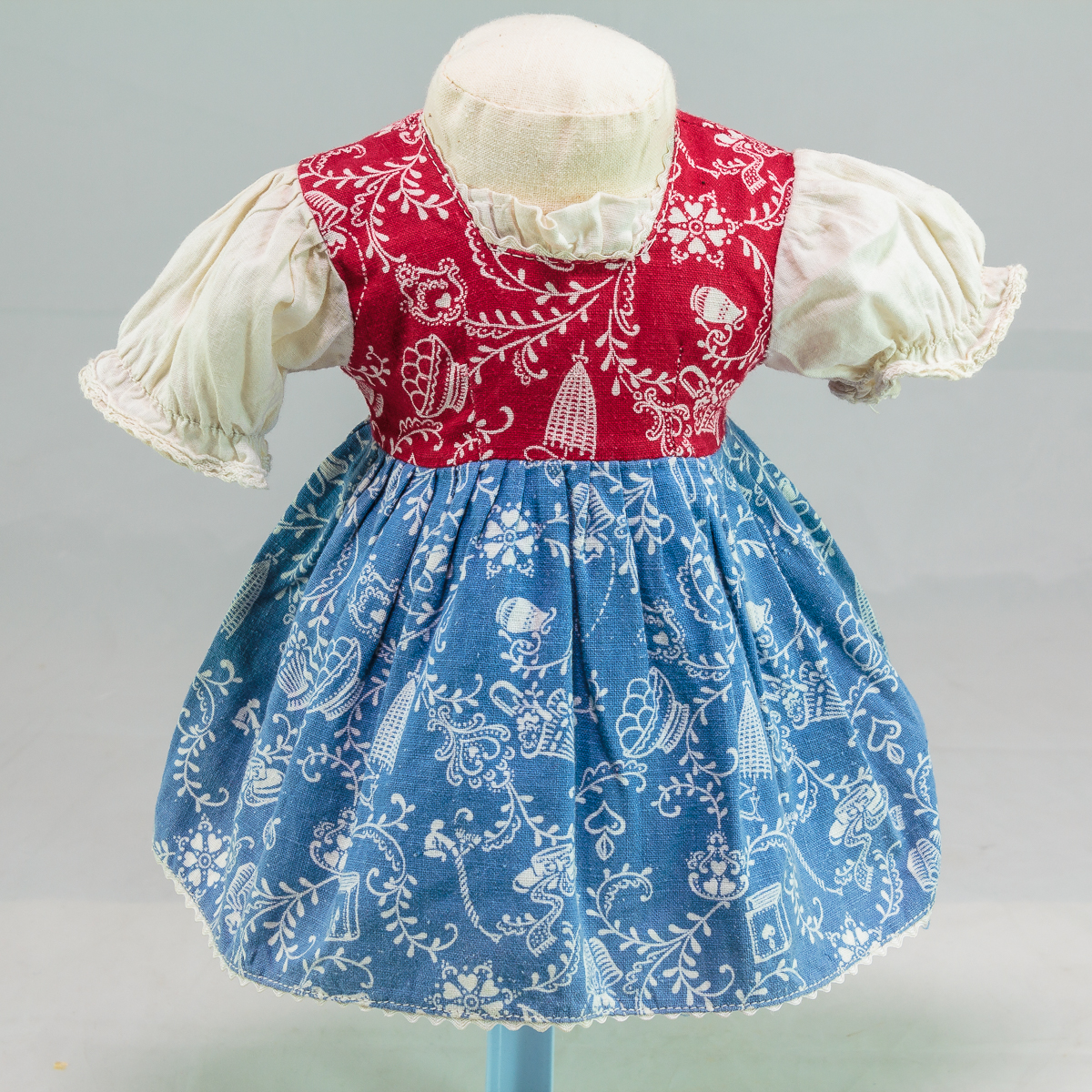 Puppenkleid aus Baumwollgewebe (Stadtmuseum Lippstadt RR-F)