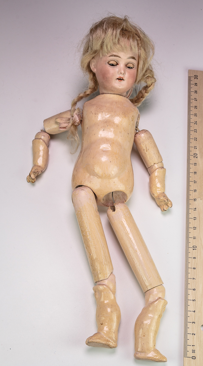 Puppe mit Porzellankopf (Stadtmuseum Lippstadt RR-F)