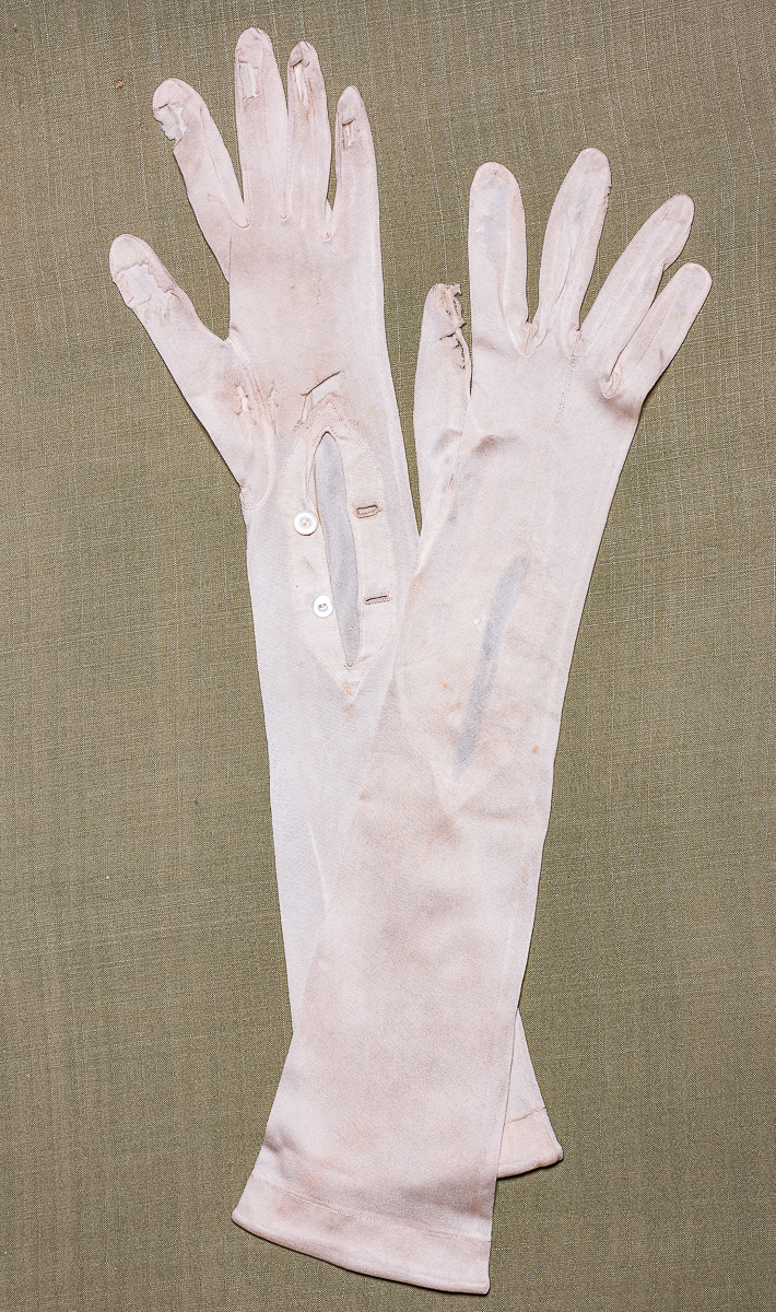 Seidene Damenhandschuhe (Stadtmuseum Lippstadt RR-F)