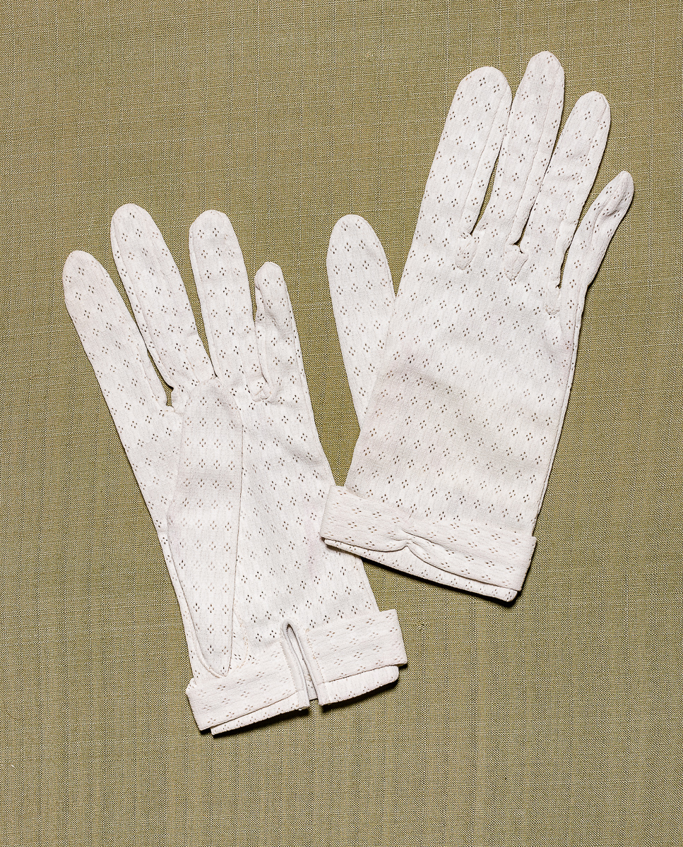 Damenhandschuhe aus synthetischer Wirkware (Stadtmuseum Lippstadt RR-F)