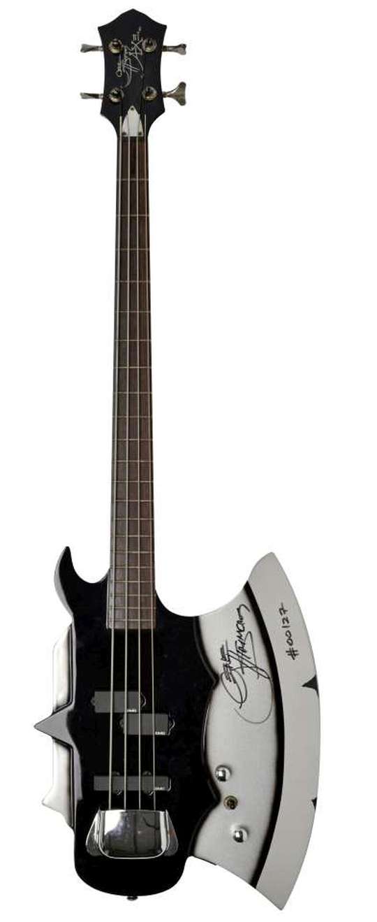E-Bass von Gene  Simmons (L’Unique Foundation CC BY-NC-SA)