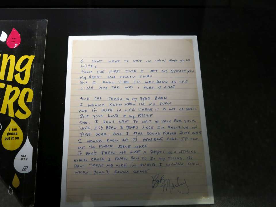 Handschriftlicher Songtext von Bob Marley (rock ’n’ popmuseum CC BY-NC-SA)