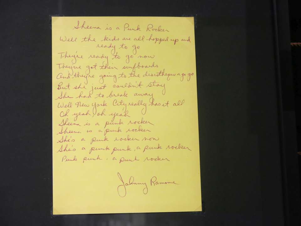 Handschriftlicher Songtext von Johnny Ramone (rock ’n’ popmuseum CC BY-NC-SA)