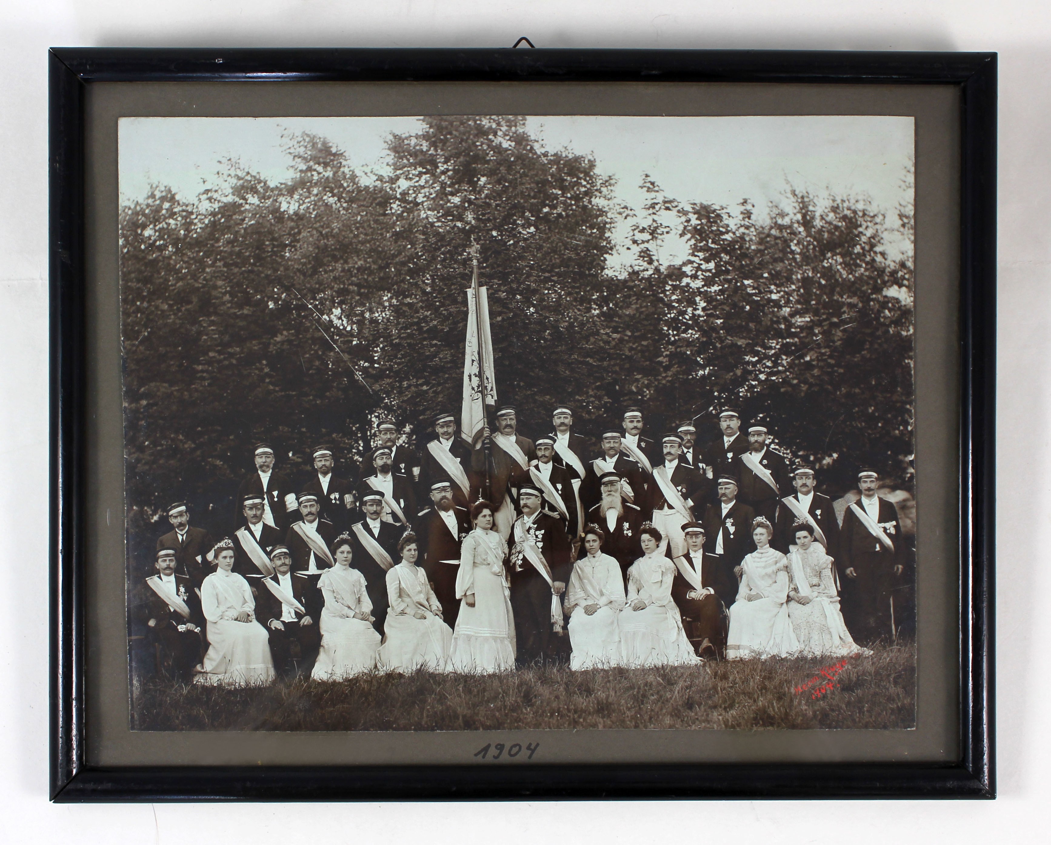 Fotografie mit Hofstaat des Bürger-Schützenvereins Unna im Jahr 1904 (Hellweg-Museum Unna CC BY-NC-SA)