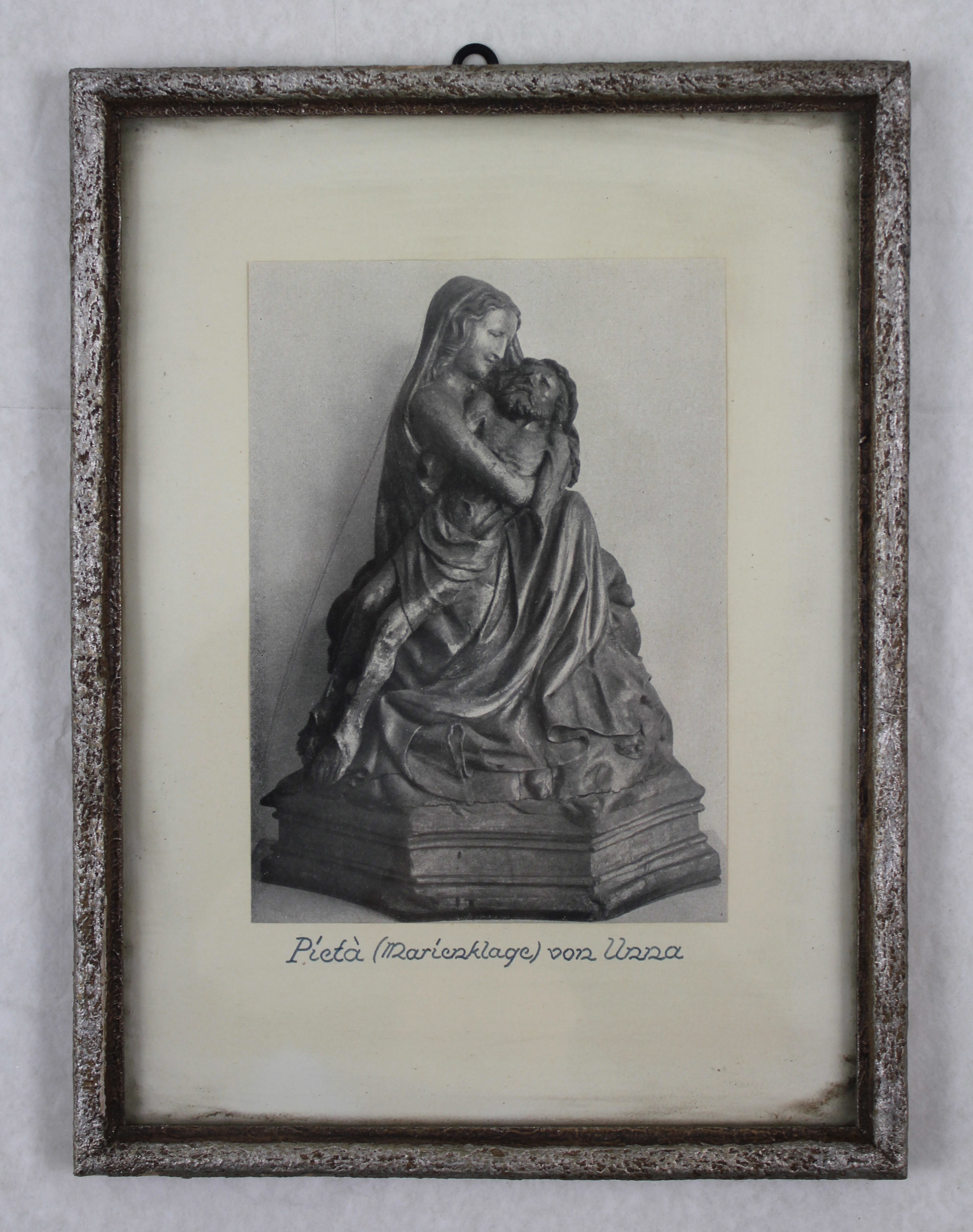 Gerahmte Fotografie der Pieta von Unna (Hellweg-Museum Unna CC BY-NC-SA)